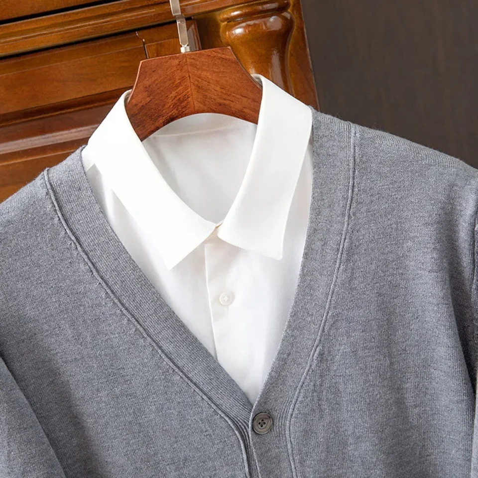 Men Classic Solid Color Knitted Vneck Cardigan Warm Baggy Sweater High End Coat 240930Z