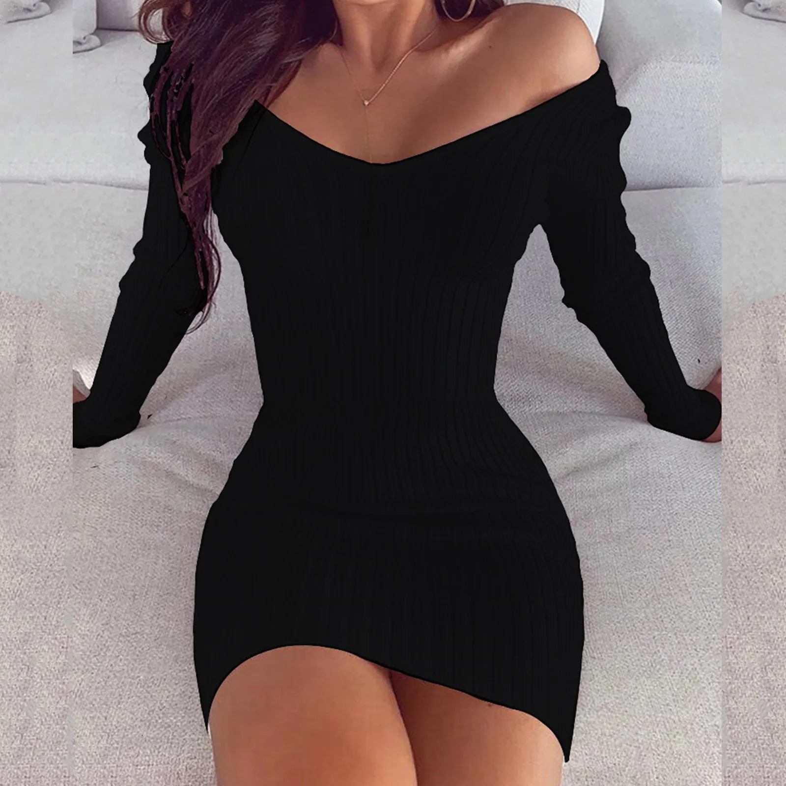 Sexy club épaule à manches longues Vêtements pour femmes 2024 Pull en tricot blanc en hiver mini robe femme 241014