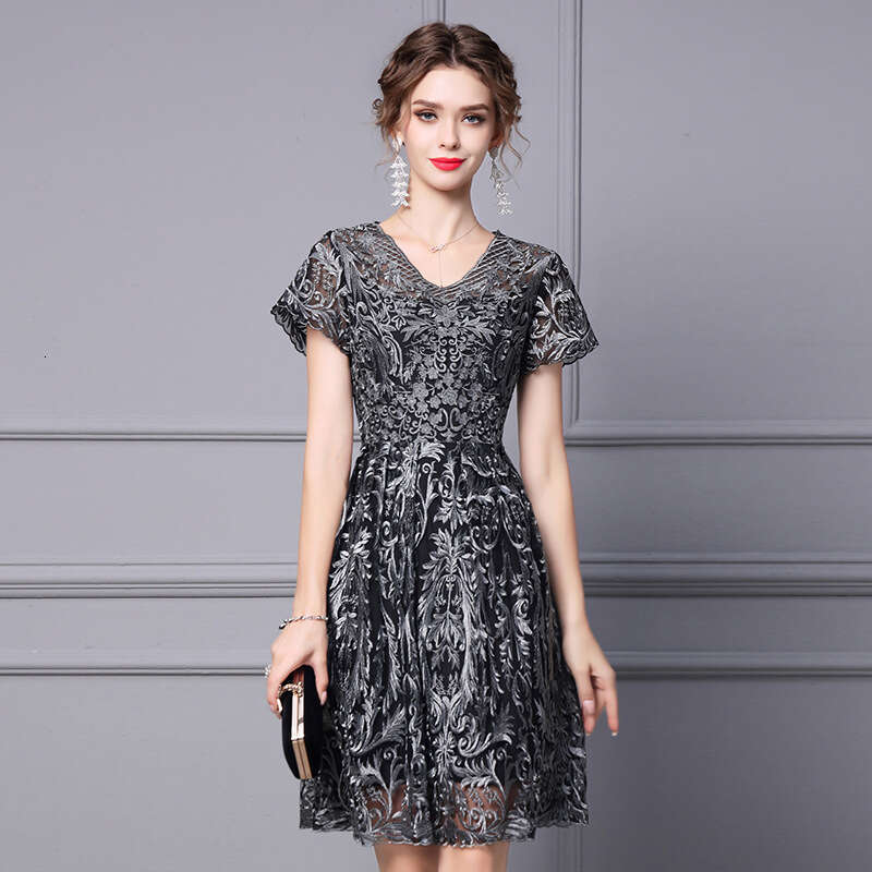 Robe à col en V 2024 Été Nouvelle industrie lourde haut de gamme Silver Wire brodé, figure en forme de poire A-line jupe robe surdimensionnée rob