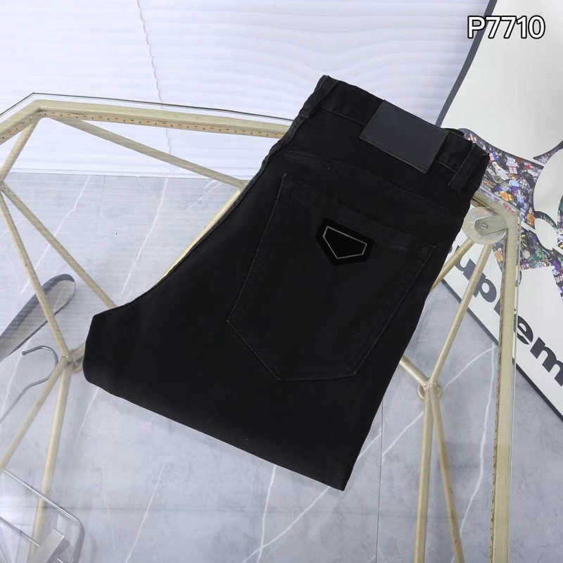 Designer Jeans Mens Denim broderie de marque tendance du printemps et de l'automne Nouveau denim épais 2024 NOUVEAU PANTAL ÉLASTIQUE SLIM COSTOCU