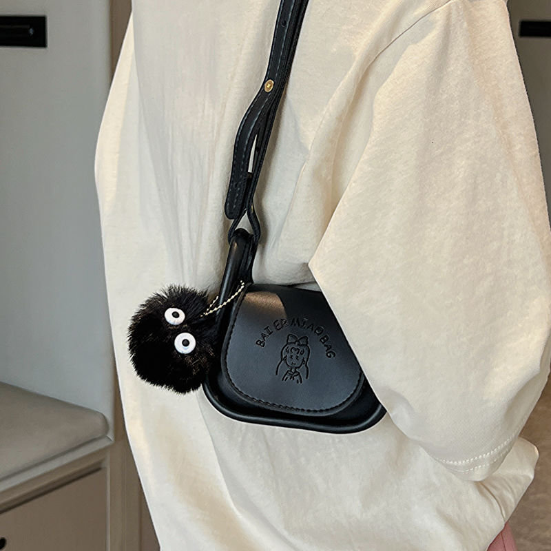 new model The trend designer saddle bag is a fashionable crossbody for girls featuring niche texture wrap mini opening trend and red envelope design