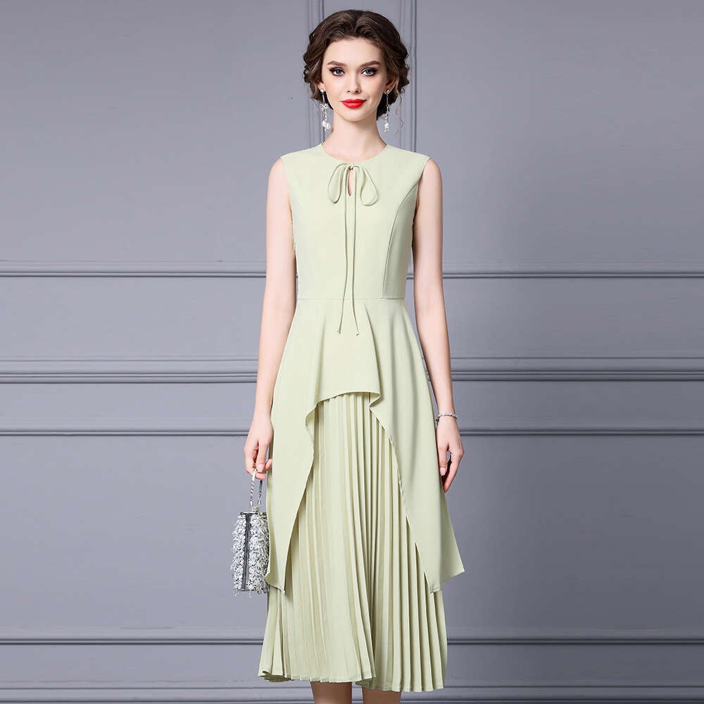 Niche robe haut de gamme manches sans manches plissées patchwork hautes taies fausse jupe de mi-longueur en deux parties été 2024 Nouvel article