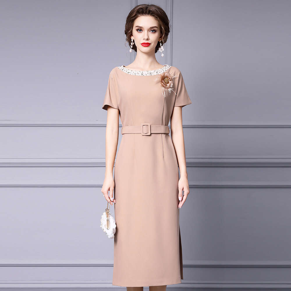 Robe élégante intelligente 2024 Nouvelle femme d'été haut de gamme Sent de glissière et réduction de l'âge de l'âge ceinture diamant longue jupe