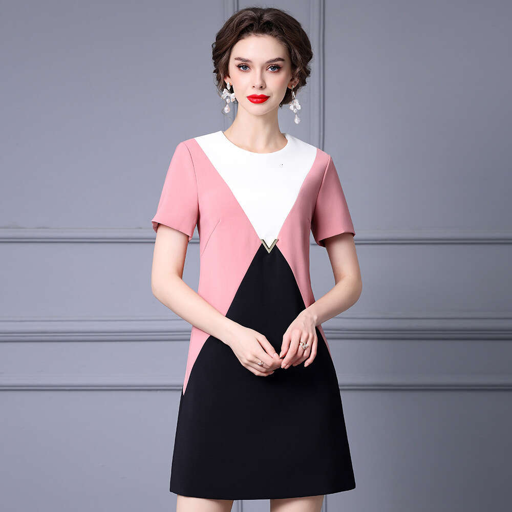 Robe de design de niche unique Automne contrasté épissant à manches courtes à manches à manches à manches à manches mi-jupe 2024 nouvel article b