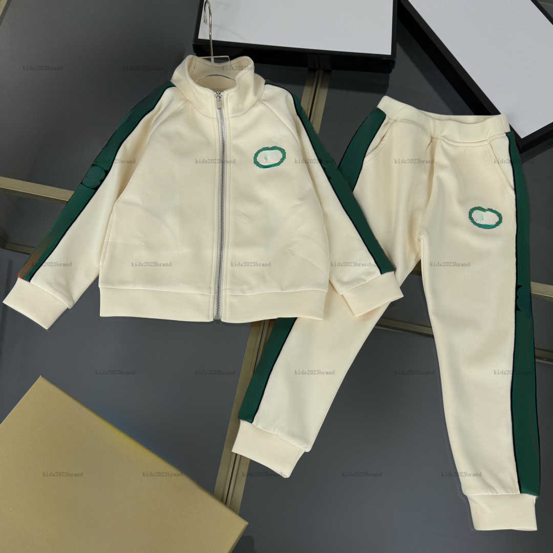 Nouvelles survêtements Baby Coat Automne Jacket Ensemble de veste de vêtements de créateurs enfants simples et atmosphériques