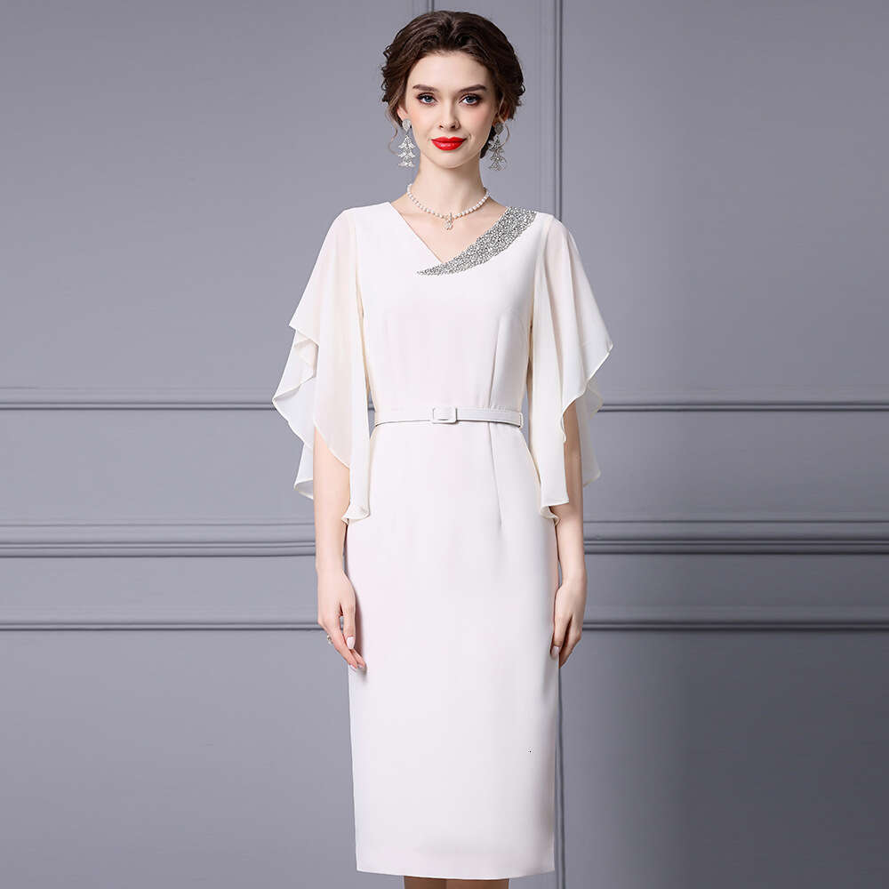 Piaoshan Robe design à manches de luxe avec col en V clouté et bretelles blanches, jupe enveloppante de hanche, collection été 2024, taille ample