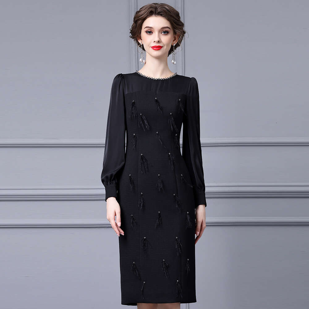 Robe de luxe cloutée en diamant haut de gamme, avec Design noir et jupe fendue en fourrure d'autruche, automne 2024, ample, courte, nouveauté, au