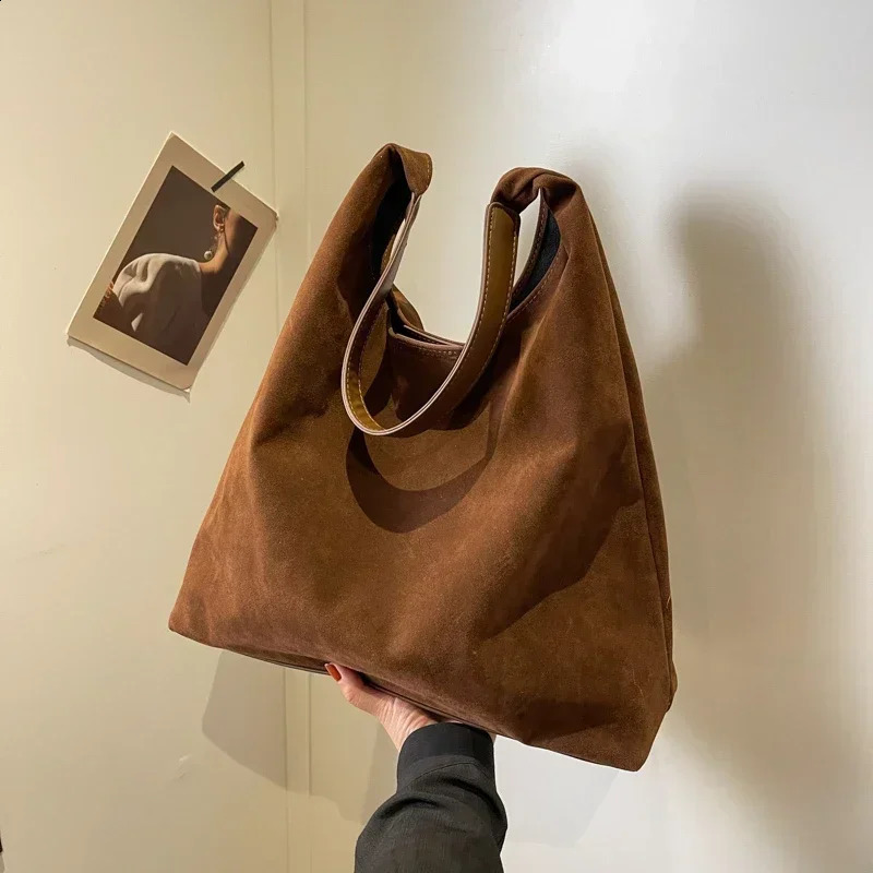 Vintage Womens Large Capacity Suede Shoulder Solid Color Simple Casual r Ba 827c