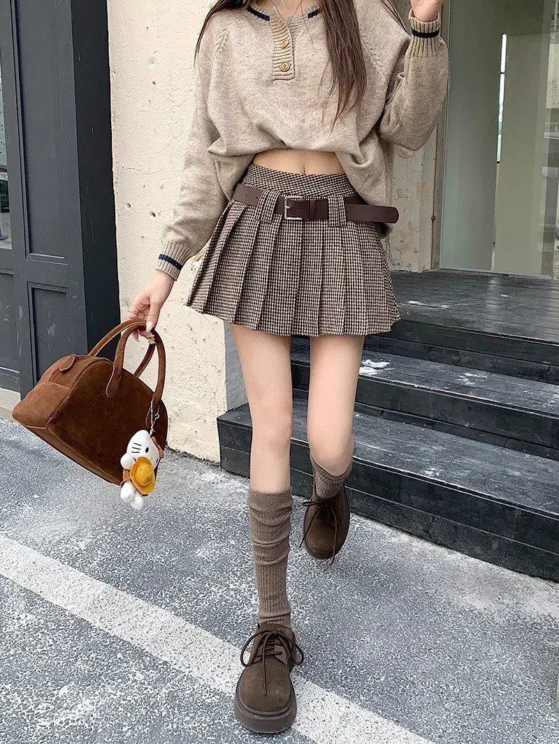 Printemps 2024 Femmes plissés mini-cuir femme A-line en cuir noir brun ginkgo cuir fille style y2k vestime fémle 241014
