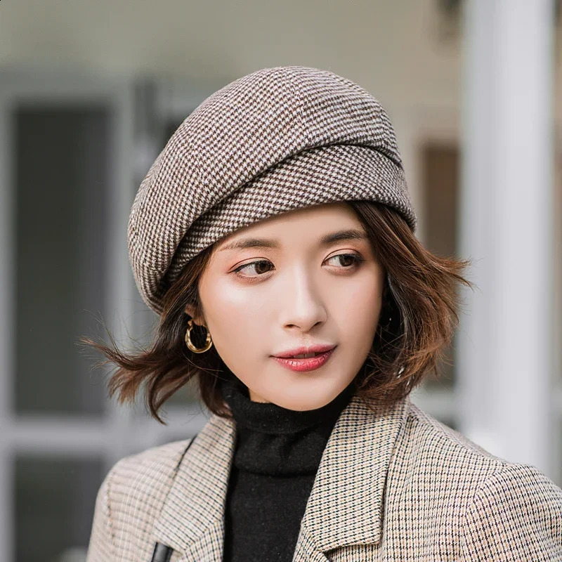 Cotton womens winter beret retro French checkered top military hat painter hat autumn street girl octagonal beret 241009