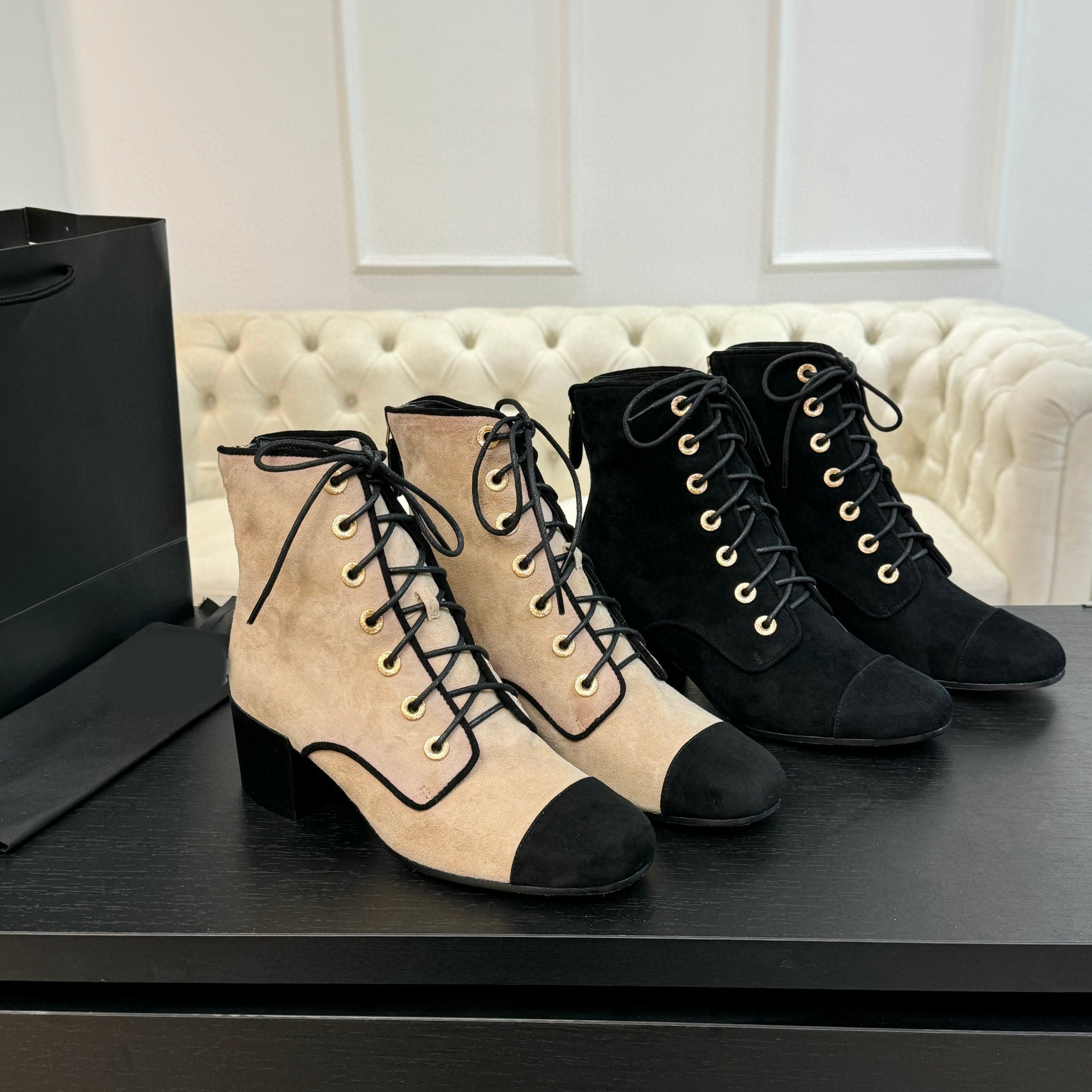 2024 Femmes Boots Chaussures Designer de bottes classiques Knee Martin Femmes pour longs grossiers