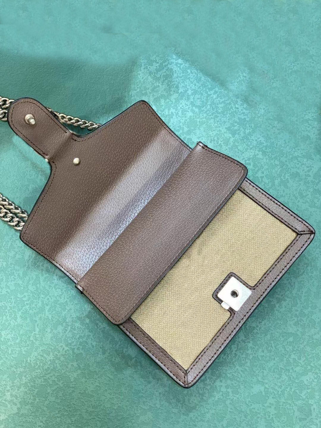 2024 Fashion Designer Sac à main Sac à épaule métallique Sac fourre-tout féminin Sac en cuir authentique volet cross-body Cross-Bodys Tote portef