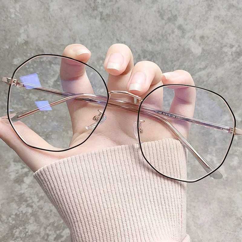 Retro Geometric Glasses Transparent Anti-blue Lens Fashion Golden Metal Frame Transparent Optical Men and Women EyeglassX241008