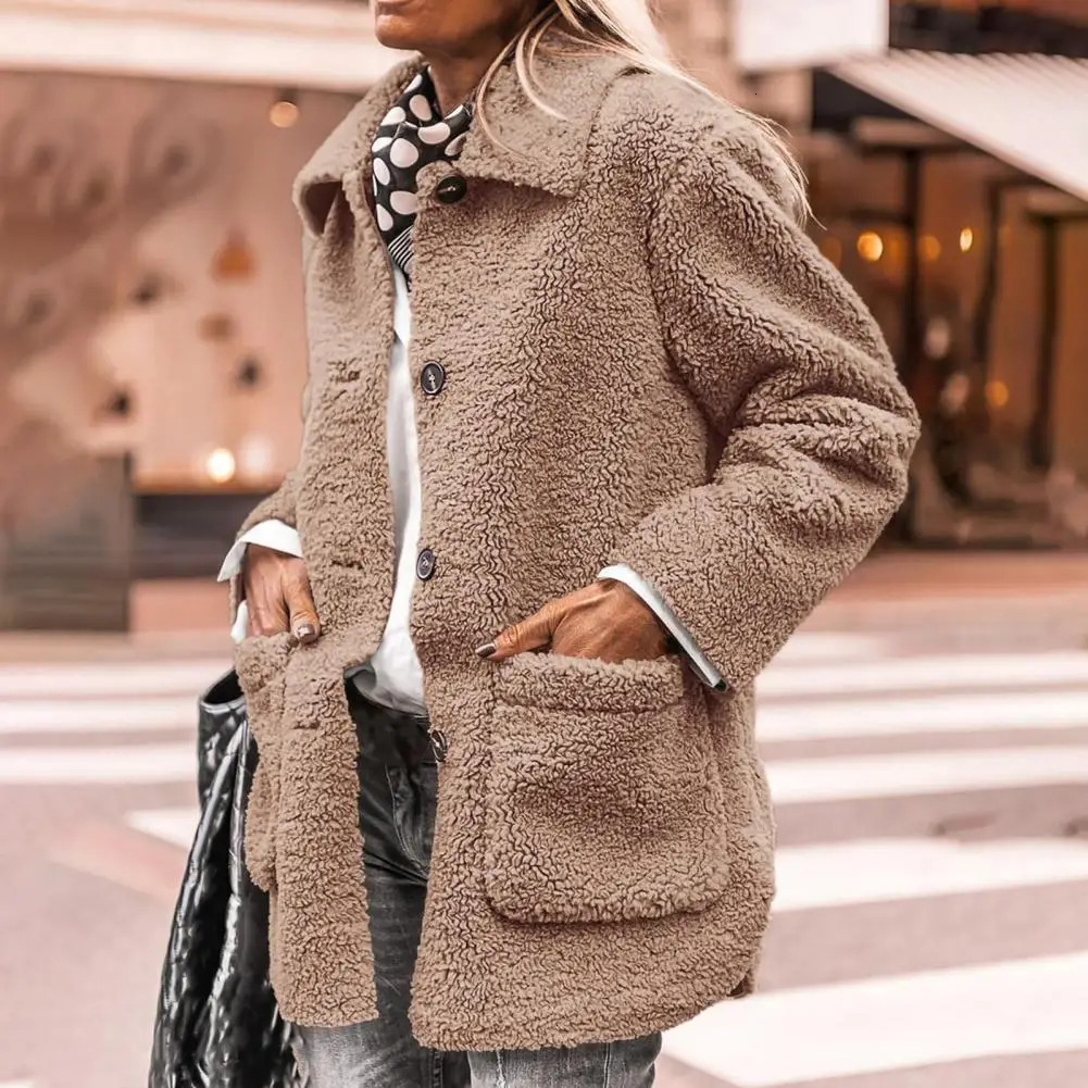 Veste en peluche pour femmes mode femme artificielle de vestes de fourrure en peluche sherpa manteau d'hiver coat de mode travail top 241008
