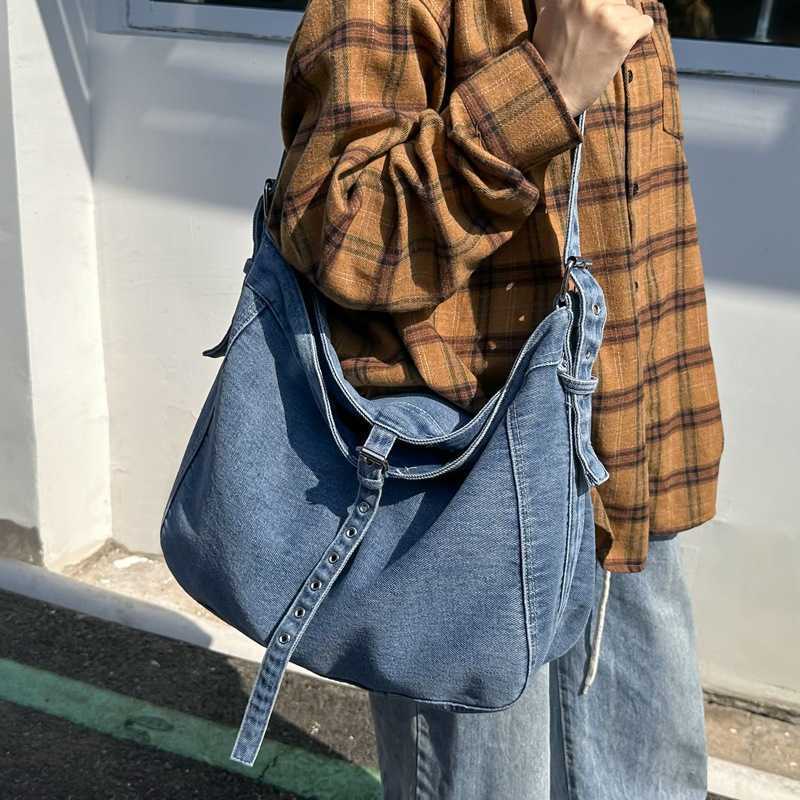 Denim Crossbody Bag Femmes, Version coréenne Tongle Sac fourre-tout de grande capacité, toile décontractée Sac à bandoulière décontracté 241015
