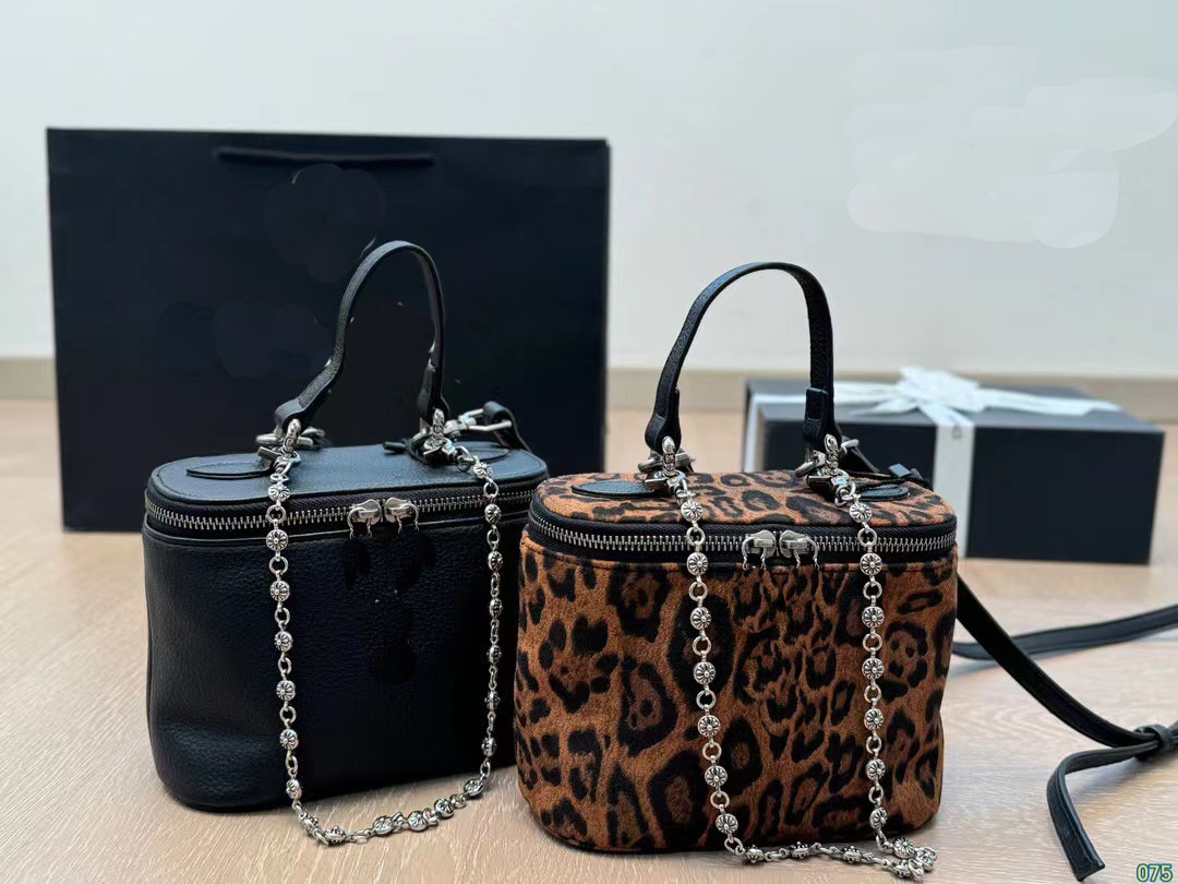 2024 Crescent pouch new satchel Latest Shoulder Bag Original Luxury Designers monog Handbags Fashions Steamer classics Make-up Handbag Fashion Po