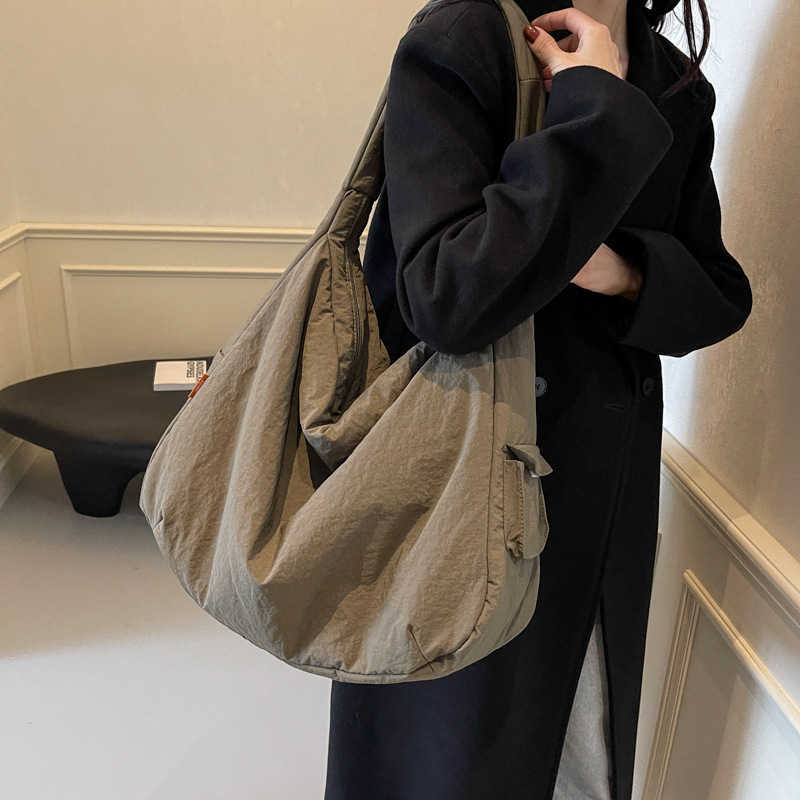 Korean version single shoulder nylon large capacity cloth bag simple solid color portable cloth bag casual crossbody bag women 241015