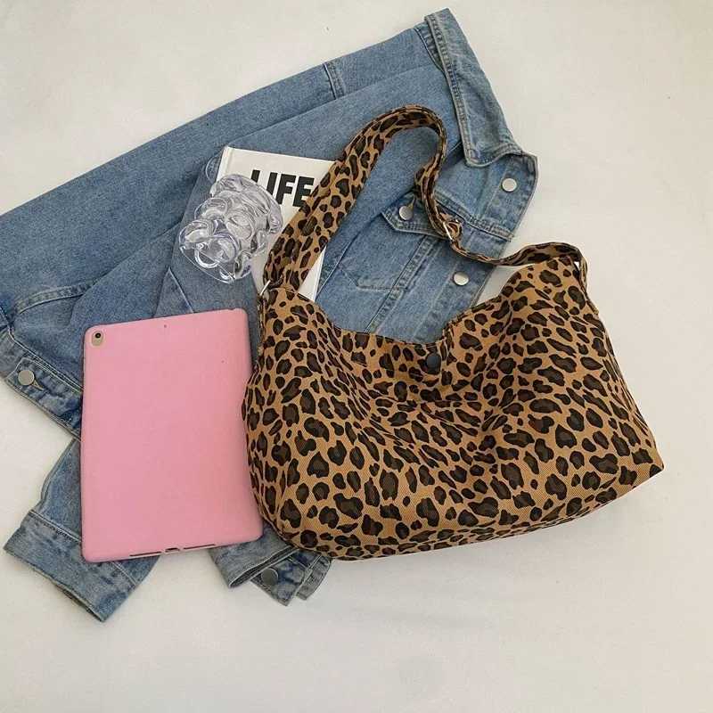 CMM High Quality Leopard Pattern Canvas Trendy Women s Bag Versatile Casual Shoulder Large Capacity Commuting Crossbody 241018