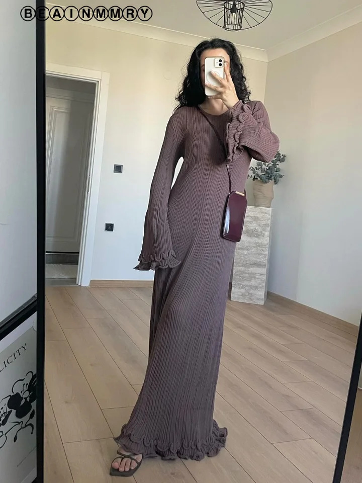 Femme blanche plissée ourlet tricote longue jupe élégante robe sans bretelles 2024 robe de soirée pour femmes robe de rue 241017