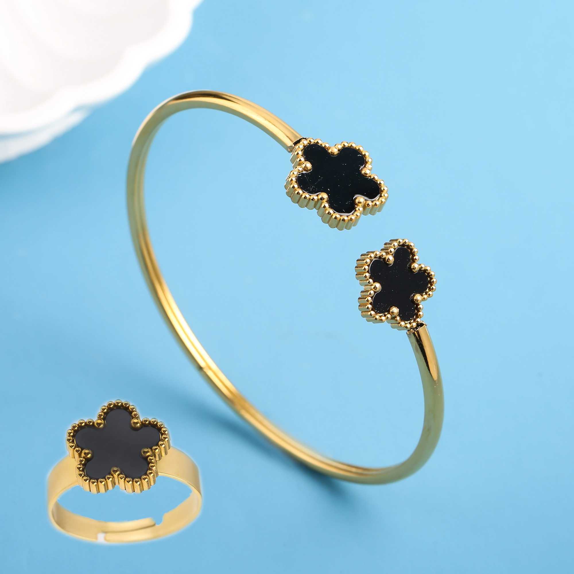 Bracelet 7 couleurs vente chaude luxe cinq feuilles fleur bracelet en acier inoxydable bague ensemble de bijoux de haute qualité fête loisirs cad
