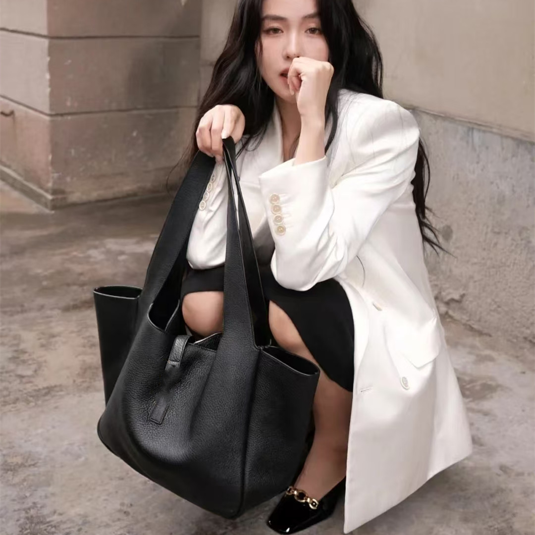 12A quality Designer Womens Bucket Shoulder Top Quality Mens Leather Clutch Underarm Bags Cross Body Handbags Purses Armpit Travel Bag BEA Tote L