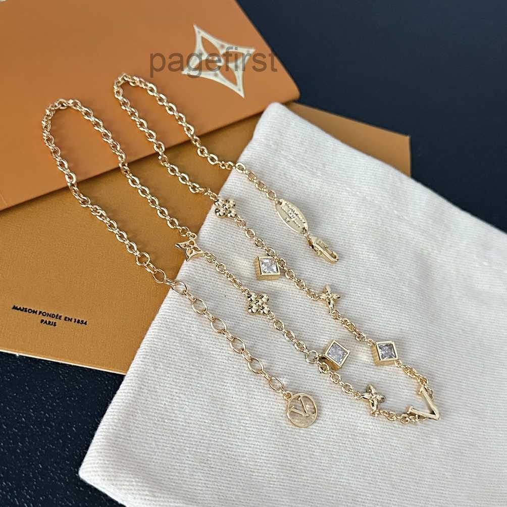 Designer Luxury Brand Letter Pendant Necklaces Chain 18K Gold Plated Crysatl Rhinestone Sweater Newklace for Women Wedding Jewerlry Accessories