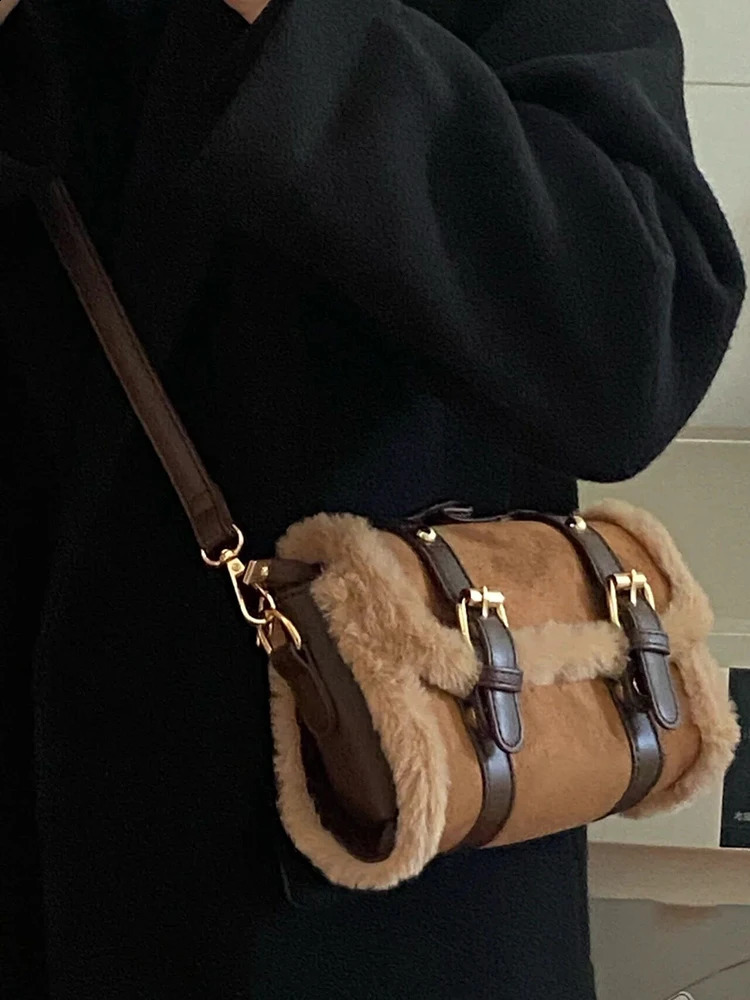 Sac en peluche en peluche de bodoms d'automne / hiver pour femmes épissure douce boucle magnétique sac d'épaule de mode décontractée sac à main p