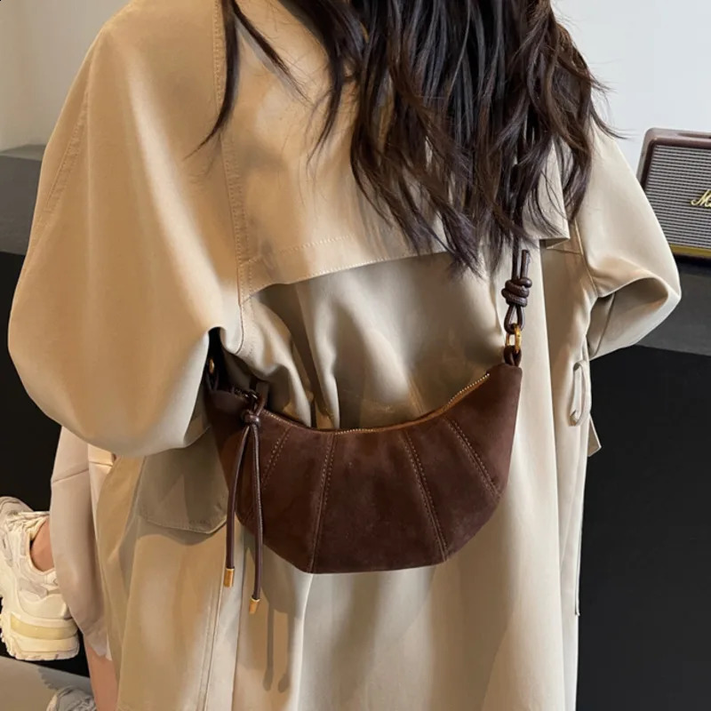 Womens suede leather shoulder bag winter Y2K Korean fashion trend cross body bag womens handbag and wallet 241021