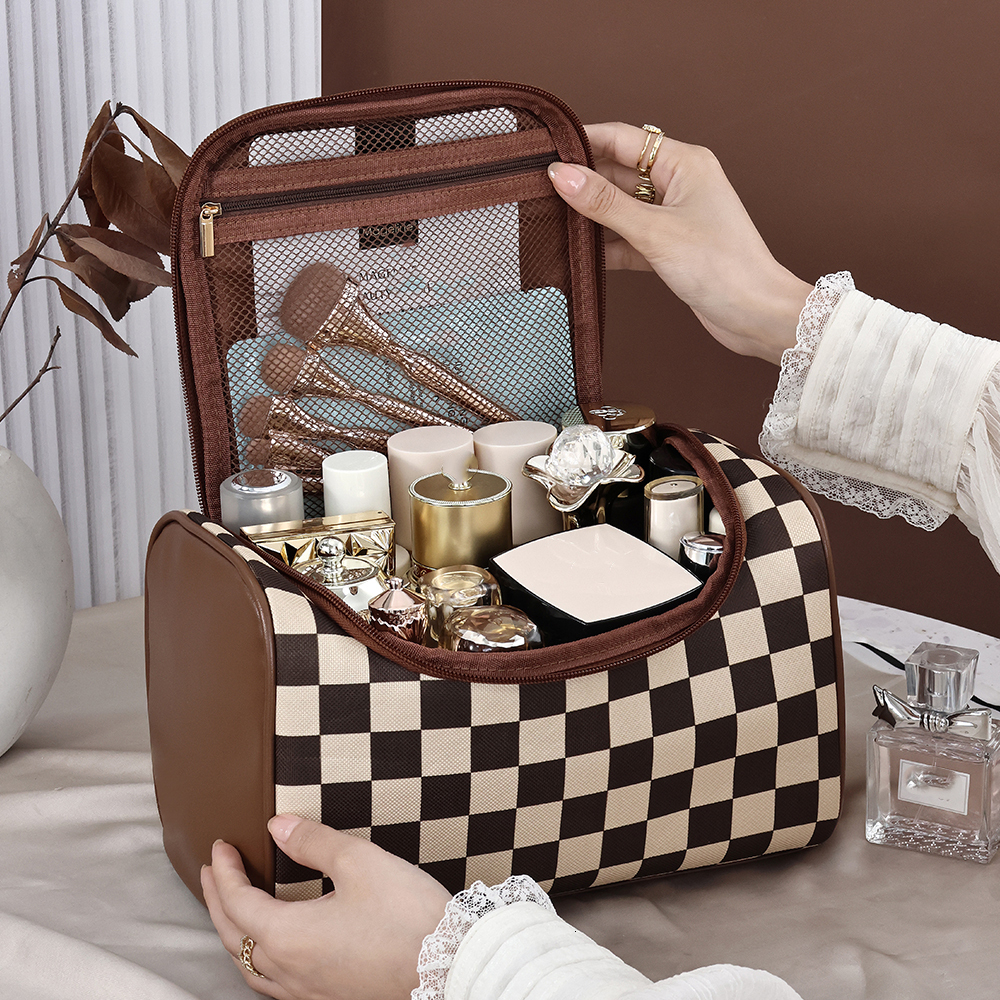 new model New designer s wrap large capacity checkered makeup burger trend with hot dog pattern high color travel trend toiletries and cosmetics sto