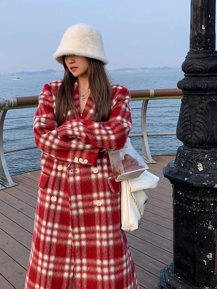 Winter ultra slim thick warm colored plain wool and blended coat for womens loose track European fashion 241021