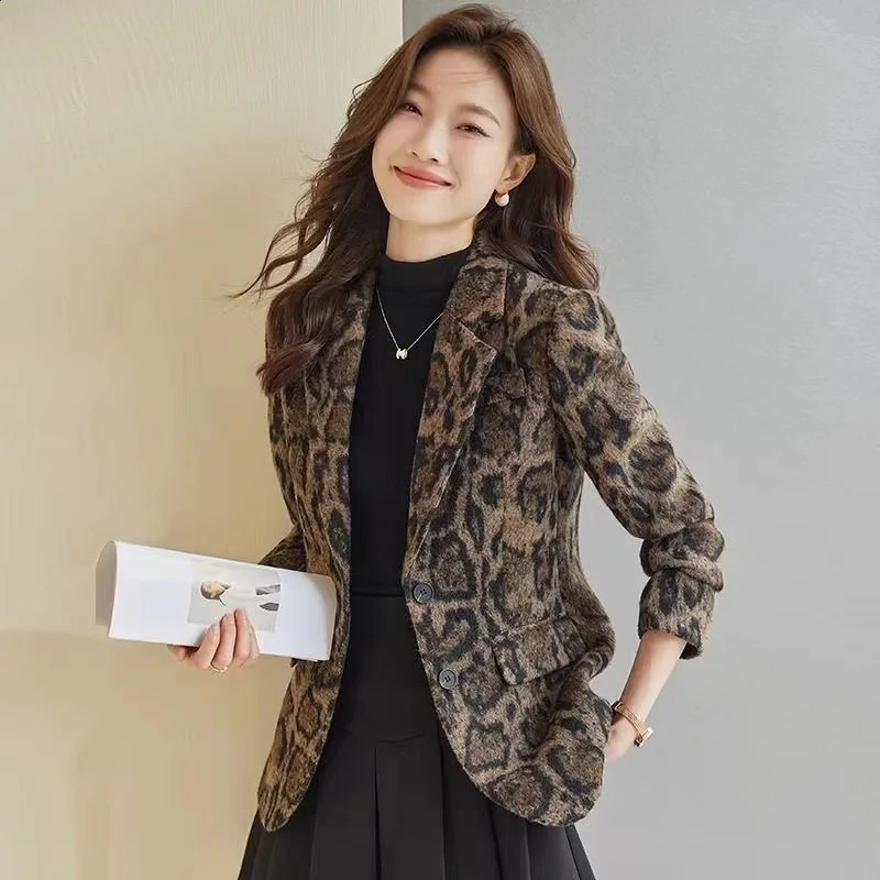 Womens leopard print wool jacket long sleeved single chest autumn winter jacket womens jacket 241021