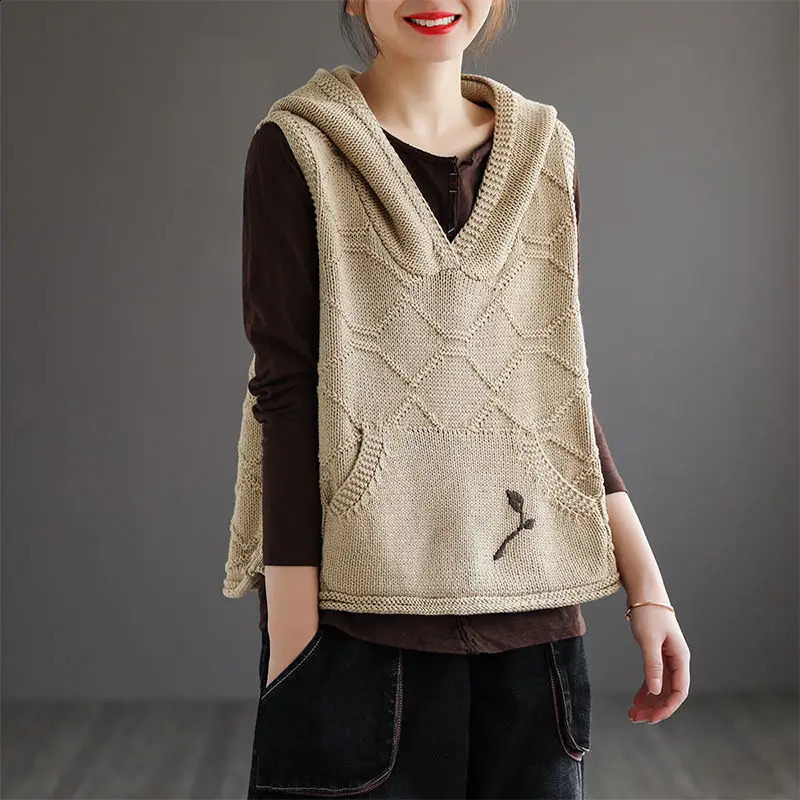 Womens Solid Hooded Collar Patchwork Pocket Sweater 2023 Spring and Autumn Retro Embroided Sleeveless Head Knit Vest Tops 241017
