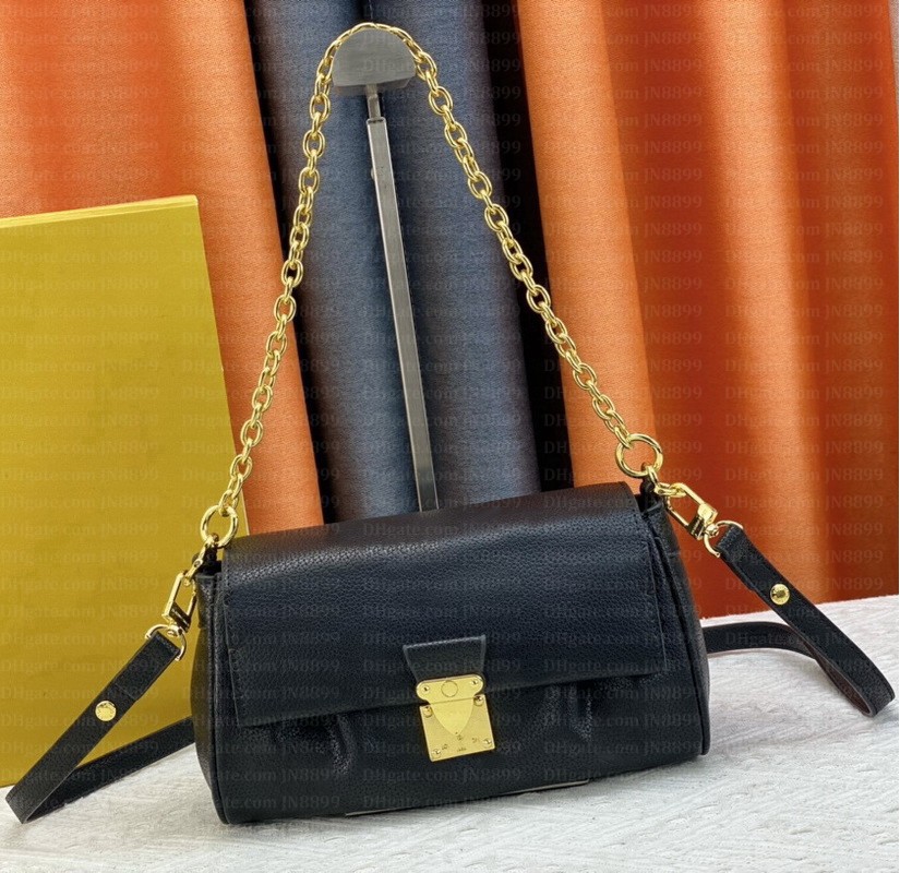 Luxurys Designer The Tote Bag Embossing Women Cross Body Shoulder Bags Famous Crossbody Bags Handbags Lady Favorite Cards Purse Purses Women Clut-image-907292771
