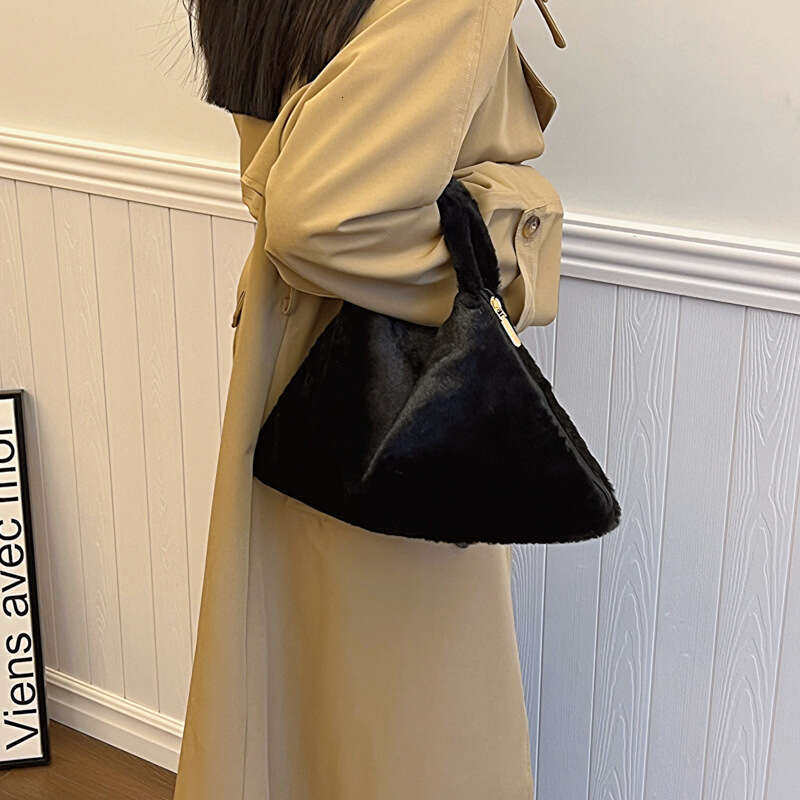 Sac pour femmes 2023 Nouveau sac à main en peluche, petite épaule de style occidental à la mode et sous-bras polyvalent, tendance