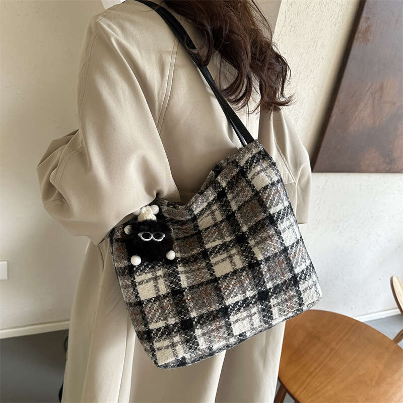 Plaid en laine Plaid grande capacité à la mode simple 2024 pendentif de style occidental hiver nouveau coréen Version co-sac à main