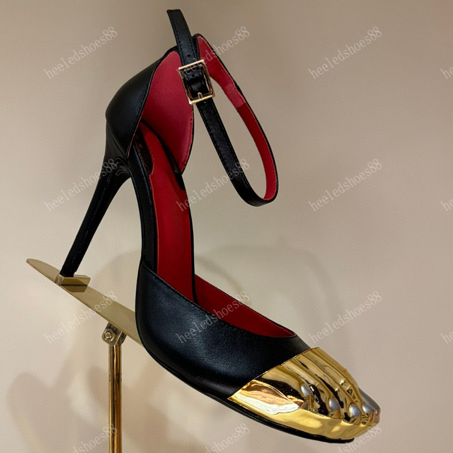 Designers Sandals Chaussures pour femmes Toes d'or de mode pour femmes