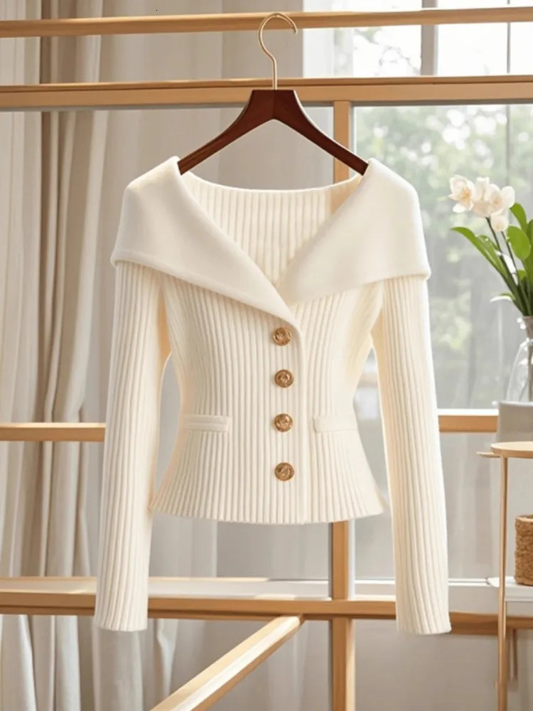 Xiaoxiangfeng White Pull veste femme automne et hiver haut de gamme chic à cinq aiguille tricot tricot 241025
