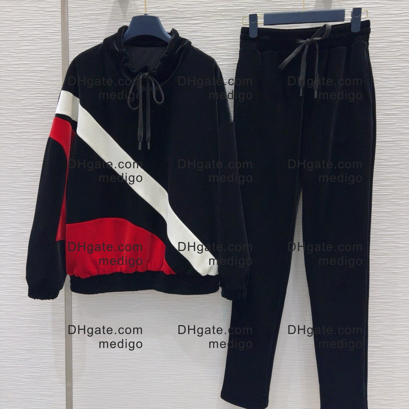 Vestes pour femmes Pantalons de survêtement Designer Vêtements Classic Letters Outwears Crew Necy Luxury Brand Vêtements de style lointain Sports