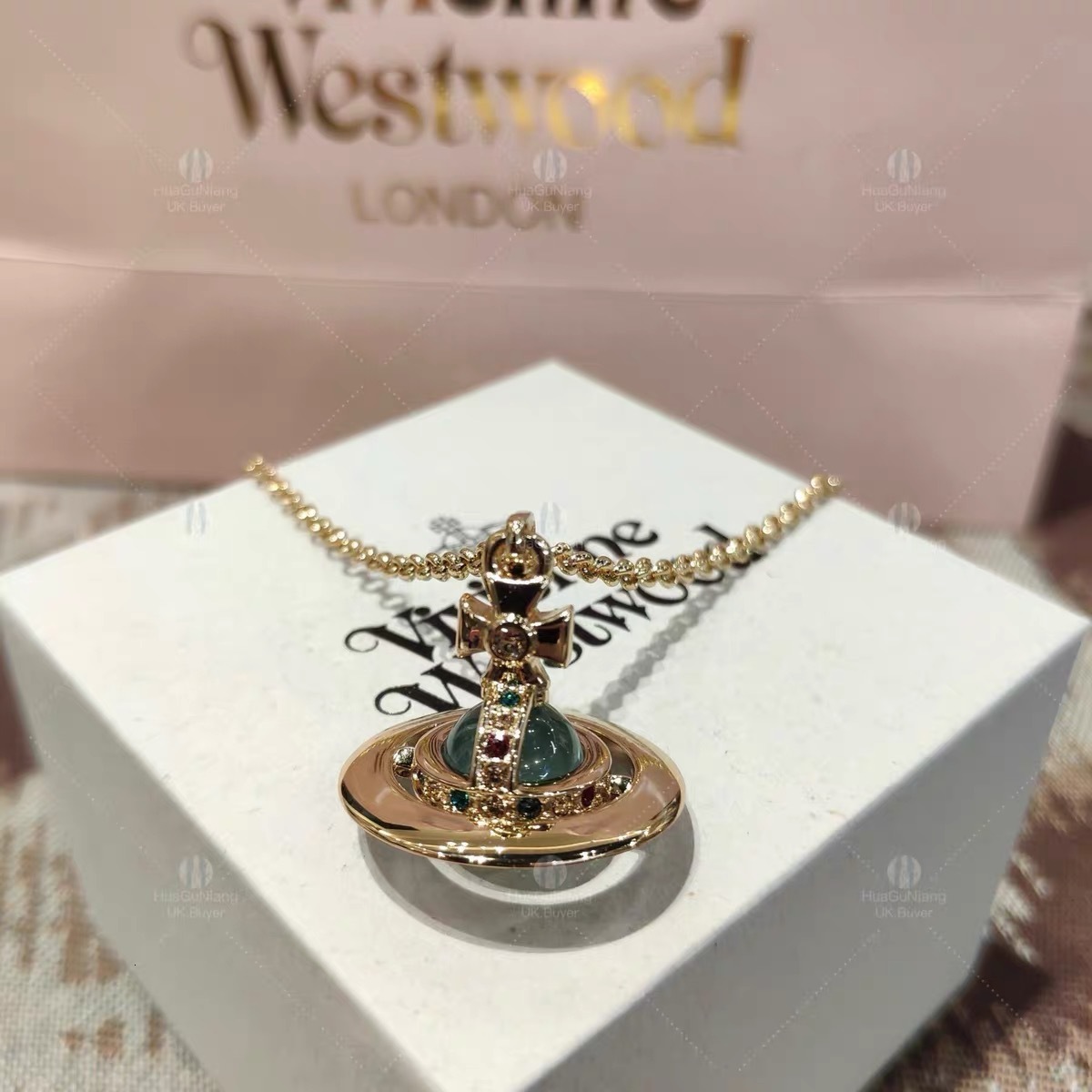 Designer Viviannes West Wood New Western Empress Mint Green Orb Stéréoscopique Saturne Collier Haute Édition Élégance Polyvalente Chaîne de Chand