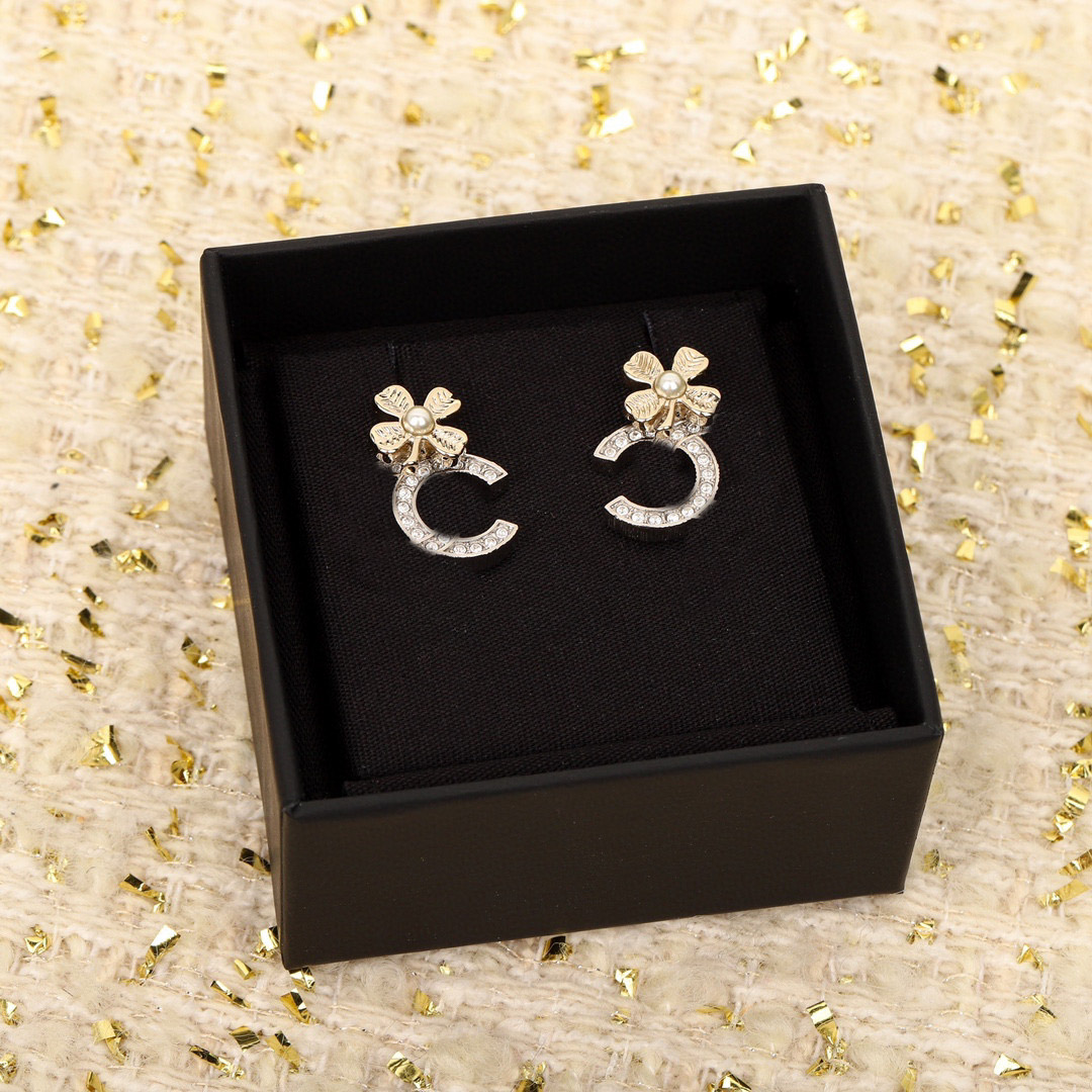 2024 Luxury quality charm stud earring with diamond in two colors plated have stamp box PS7764B