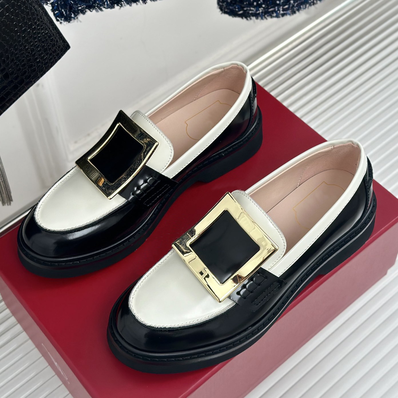 New Lazy Shoes 1 Slip-on Shoes Casual Shoes Flat Shoes Factory Shoes Black Cowhide Round Apron Toe Luxury Designer Metal Carved Logo Low Heel Panel