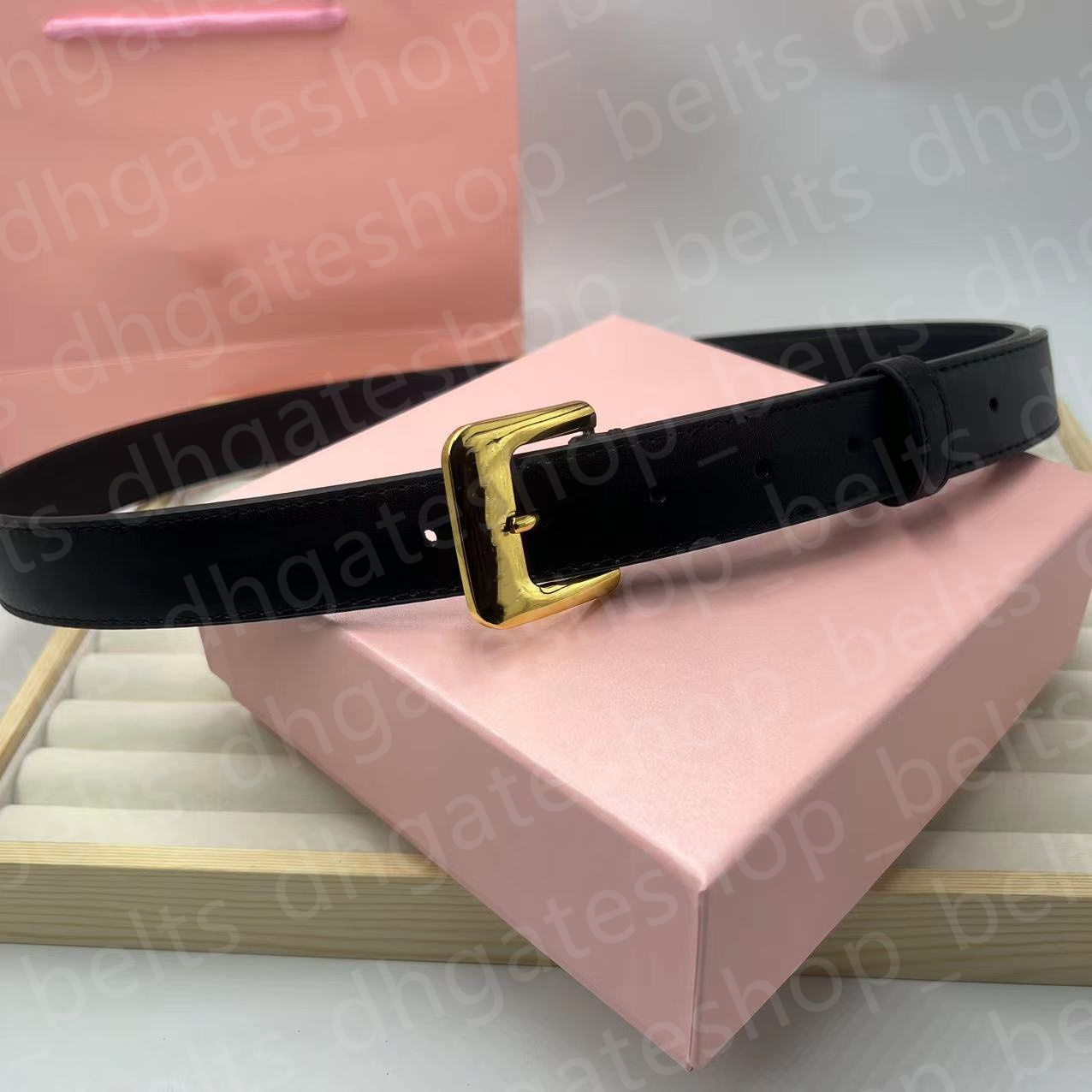 Femme Fashion Designer Femmes Femmes CEULLE Largeur de ceinture 28 mm avec lettre couverte en métal Aigne de boucle loisir quotidien Boîte de fem