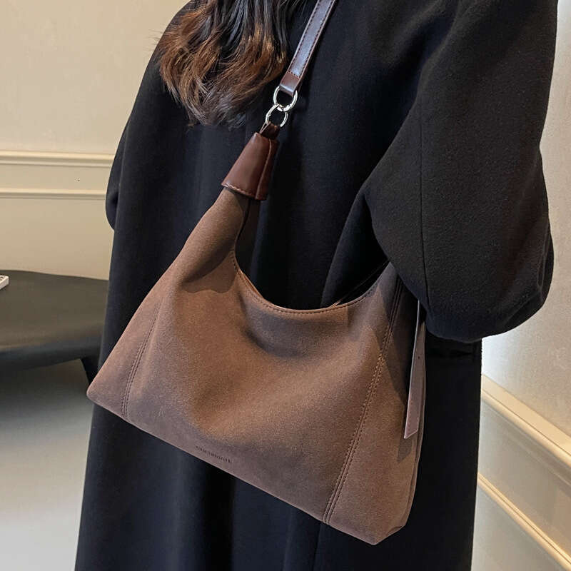 Fashion d'automne et d'hiver de haute qualité GRAND GRAND POUR FEMMES 2024 NOUVEAU SAGLE SAILLE SULED, Sac fourre-tout de grande capacité