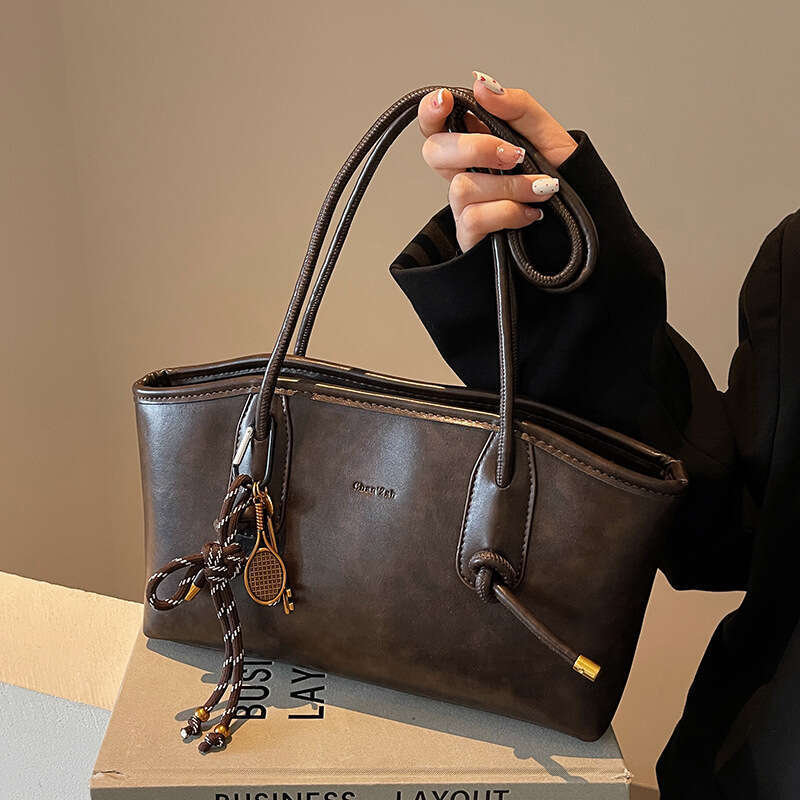 Texture de haute qualité grande capacité pour les femmes 2024 Nouveau sac à bandoulière d'automne et d'hiver, sac fourre-tout à main
