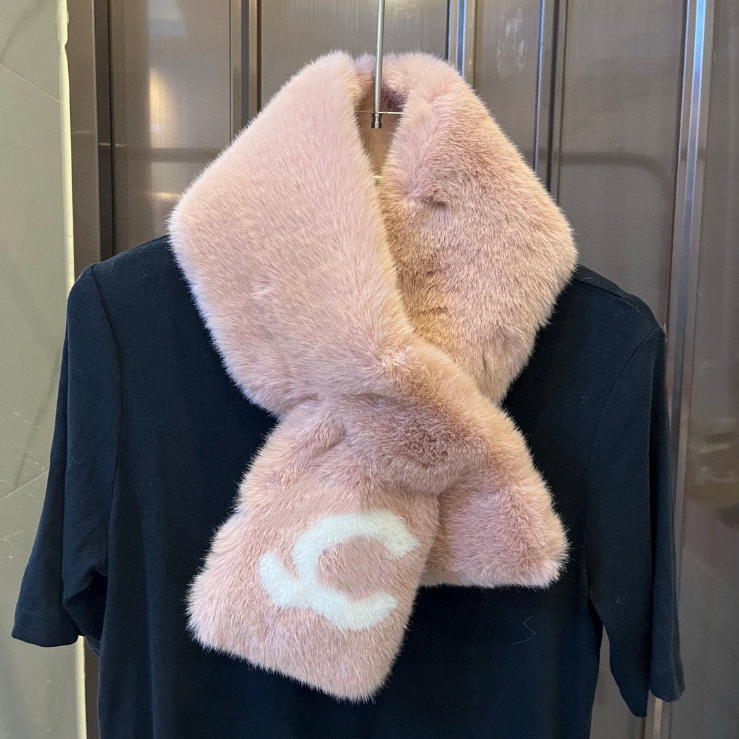 Designer Scarf Women Winter Warm Rabbit Fur Material Soft Comfortable Scarf Blk and White Letter Classic Fashion Outdoor S250929