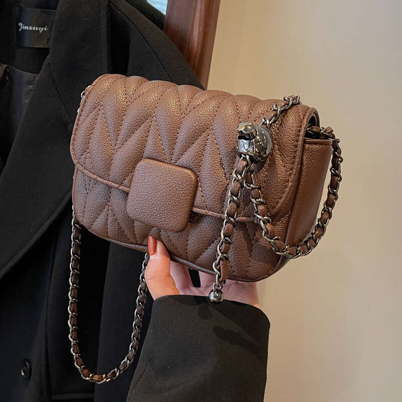 Texture de haute qualité pour les femmes 2024 Nouveau sac à bandoulière à bandoulière polyvalent de la mode d'automne et d'hiver, sac à petit épa