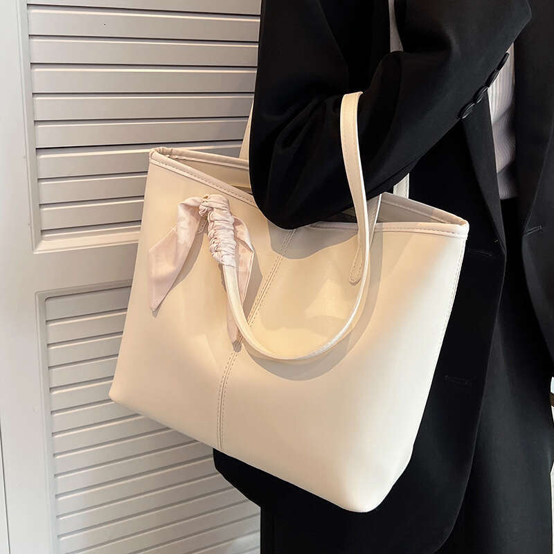 Big Women's grande capacité 2024 Nouveau style automne et hiver, Sac de communication sensorielle haut de gamme à épaule simple, sac fourre-tout