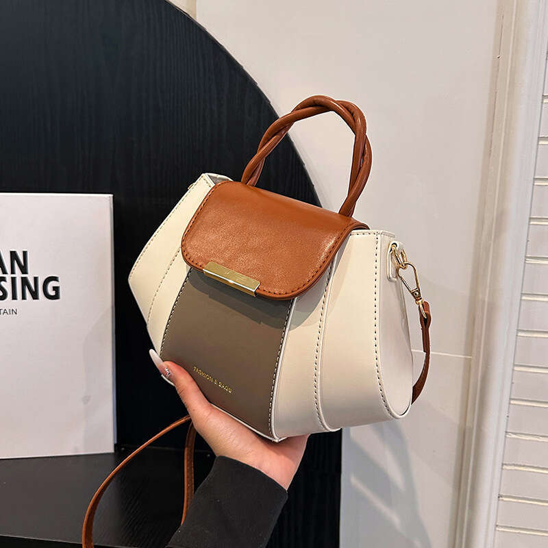 Blocage des couleurs de conception de niche de cette année pour les femmes 2024 Nouveau sac à main à bandoulière haut de gamme haut de gamme Supe