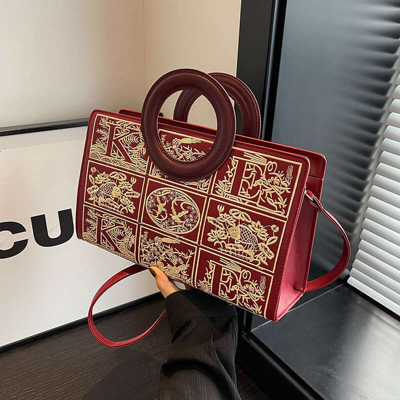 Élégant Grande capacité de mariage rouge mariée pour les femmes 2024 Nouveau sac à bandoulière polyvalent, sac de trajet à la mode à la mode