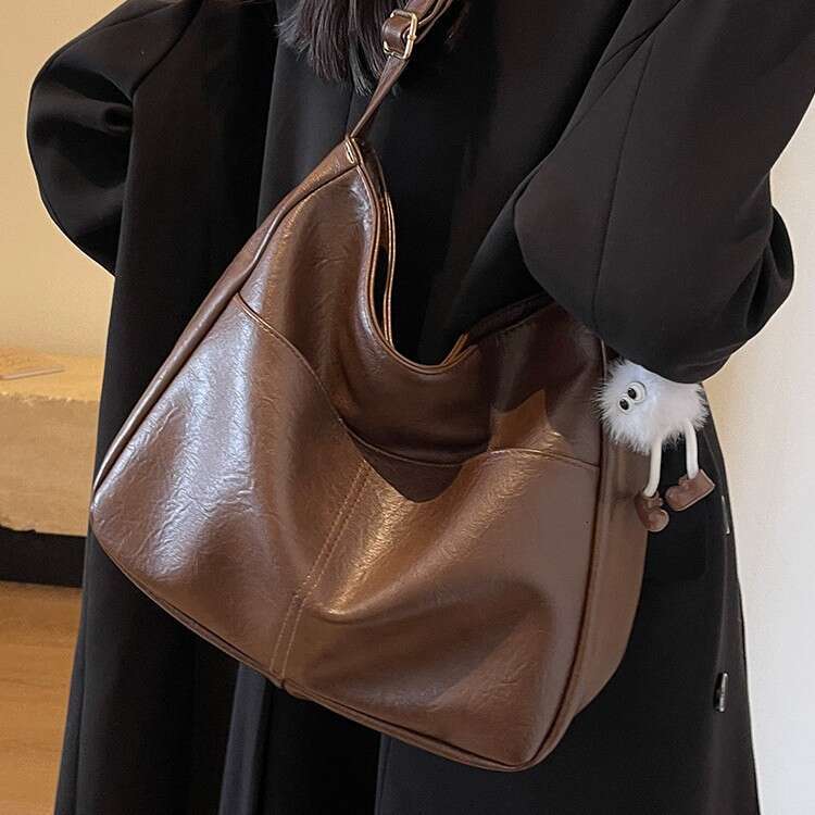 Grande capacité pour l'automne de femmes polyvalent 2024 Nouveau sac de seau à eau crossbody simple, détection de qualité et sac fourre-tout fréq